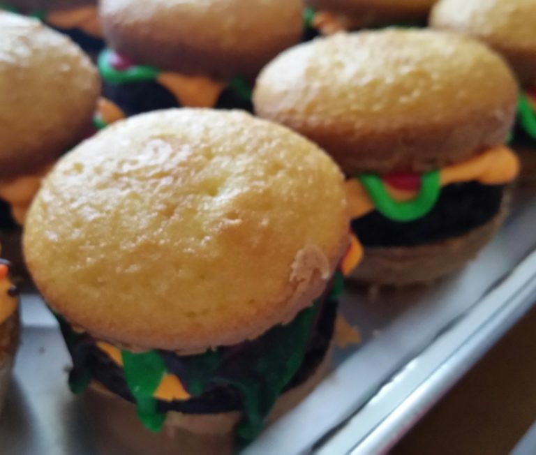 Hamburger Cup Cake